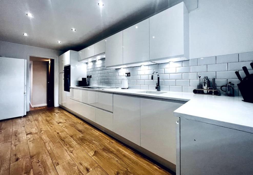 Entire Modern House In Tamworth - 2 Double Beds + Free Parking Villa Екстериор снимка