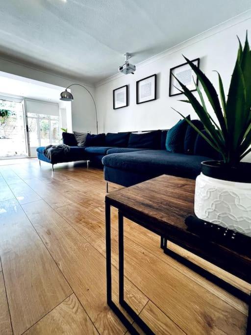 Entire Modern House In Tamworth - 2 Double Beds + Free Parking Villa Екстериор снимка
