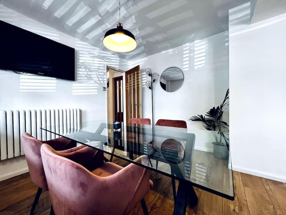 Entire Modern House In Tamworth - 2 Double Beds + Free Parking Villa Екстериор снимка