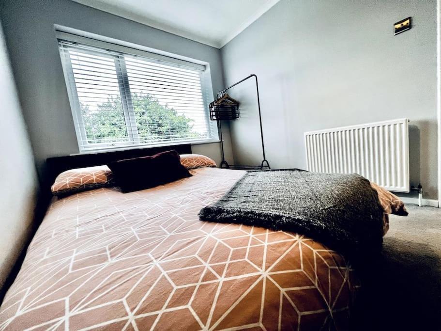Entire Modern House In Tamworth - 2 Double Beds + Free Parking Villa Екстериор снимка